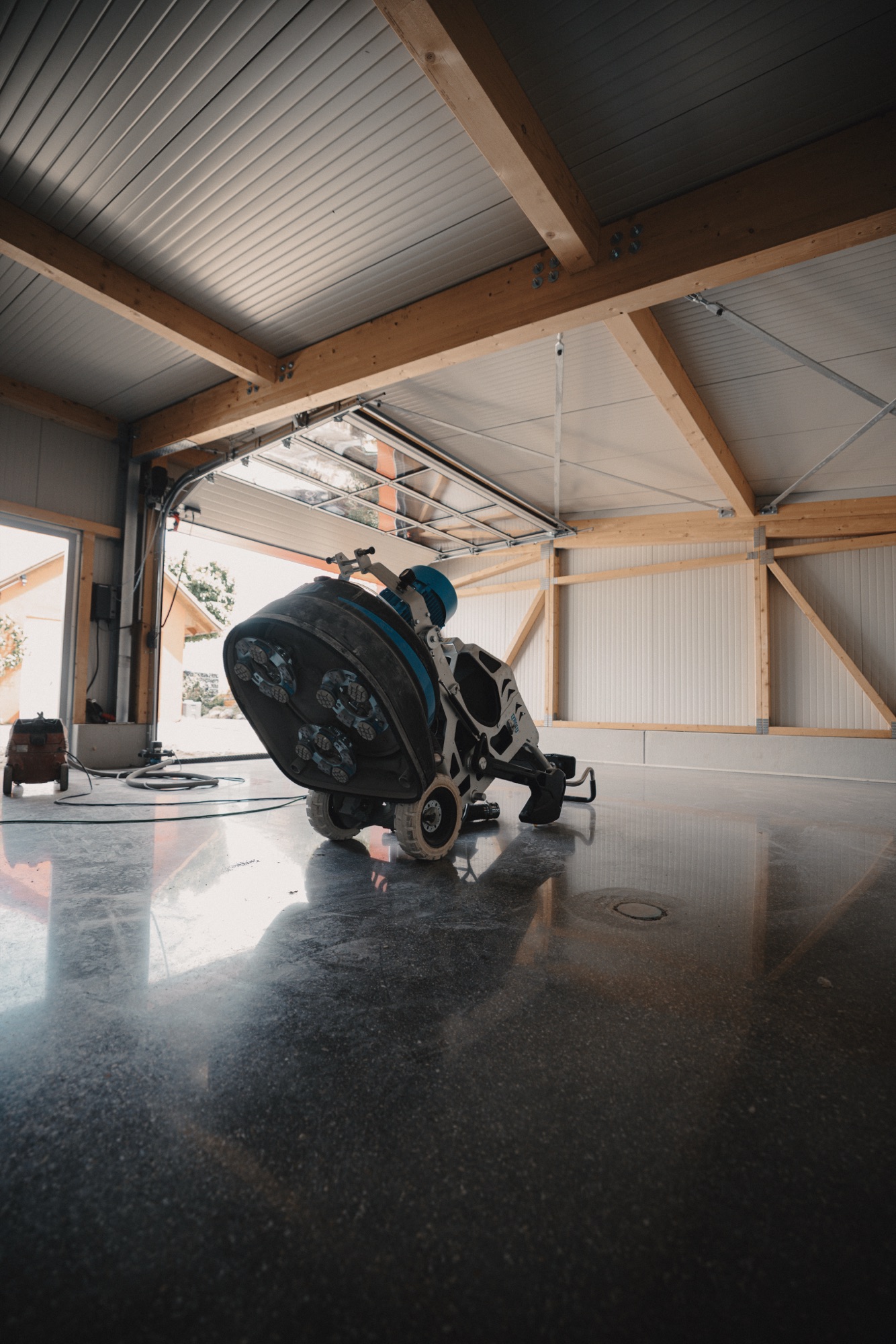 Diamant-Schleifwerkzeuge an der Unterseite der Maschine